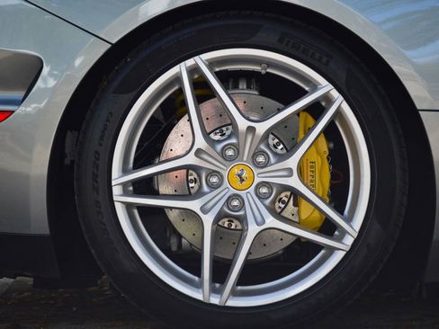 Used 2015 Ferrari California T RWD image 26