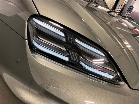 New 2026 Porsche Macan Turbo Electric image 23