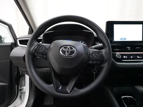 Used 2025 Toyota Corolla LE FWD image 4