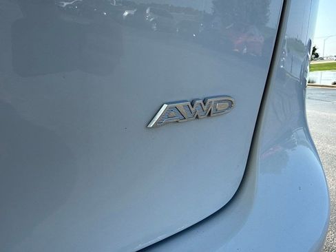 Used 2023 Chrysler Pacifica Touring-L AWD/4WD image 4