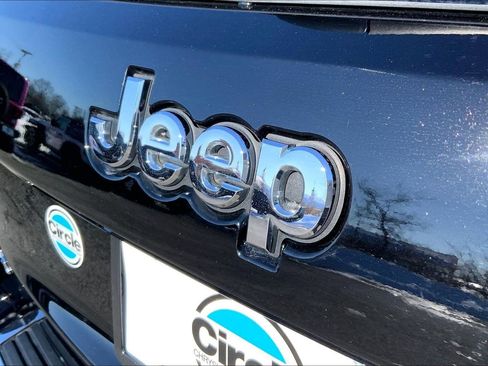 Used 2019 Jeep Grand Cherokee Limited w/ Luxury Group II image 28