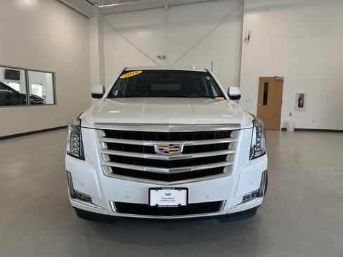 Used 2019 Cadillac Escalade Luxury AWD/4WD image 3