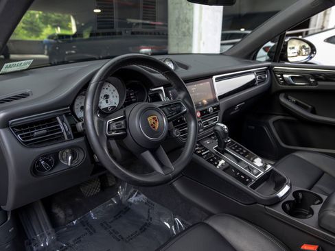 Certified 2022 Porsche Macan S AWD/4WD image 4