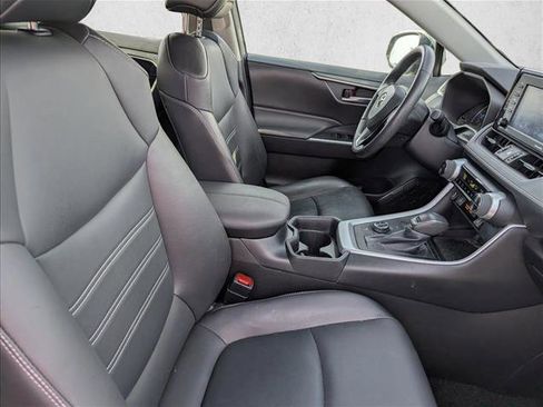 Used 2021 Toyota RAV4 XLE Premium image 27