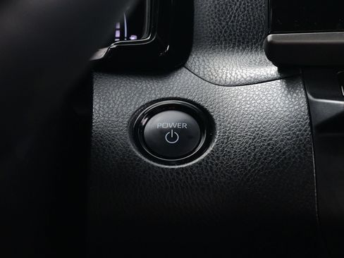 Used 2025 Toyota Camry LE w/ Convenience Package image 21