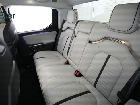 Used 2023 Rivian R1T Adventure AWD/4WD image 23