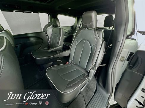 New 2026 Chrysler Pacifica Limited w/ S Appearance Package image 14