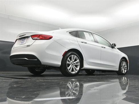 Used 2017 Chrysler 200 Limited Platinum w/ Comfort & Convenience Group FWD image 32