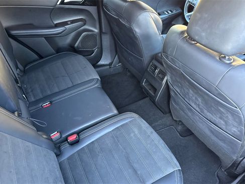 Used 2024 Mitsubishi Outlander FWD image 22