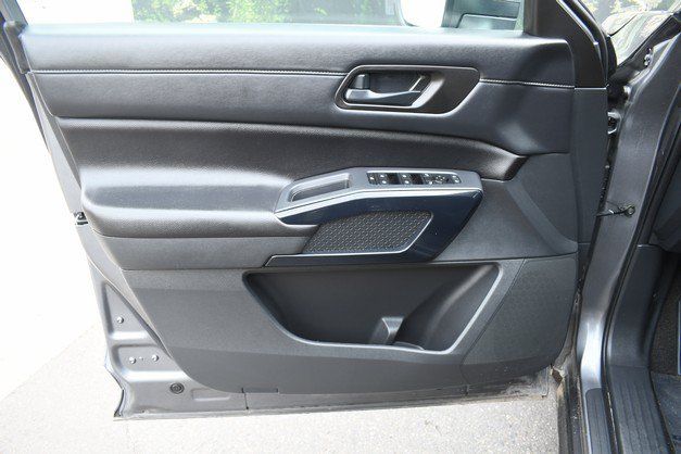 Used 2025 Nissan Pathfinder SV AWD/4WD image 13