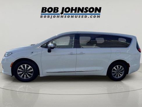 Used 2023 Chrysler Pacifica Limited FWD image 6