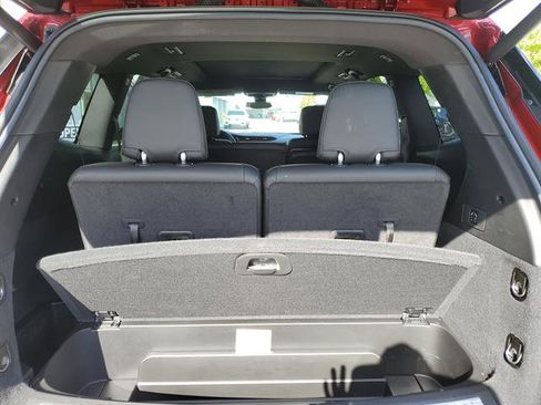 Used 2024 Cadillac XT6 Luxury FWD image 11