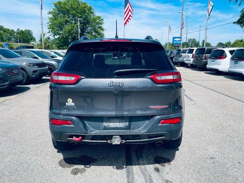 Used 2018 Jeep Cherokee Trailhawk w/ Cold Weather Group AWD/4WD image 5