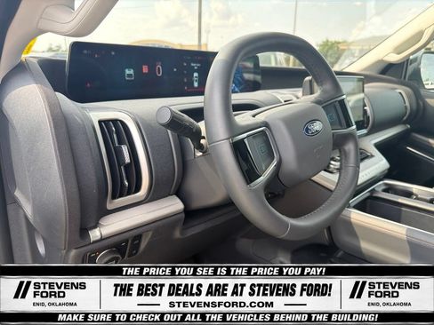 Used 2025 Ford Expedition Max Active AWD/4WD image 18