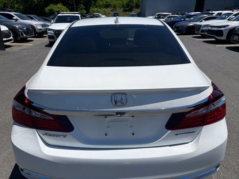 Used 2017 Honda Accord EX-L image 18