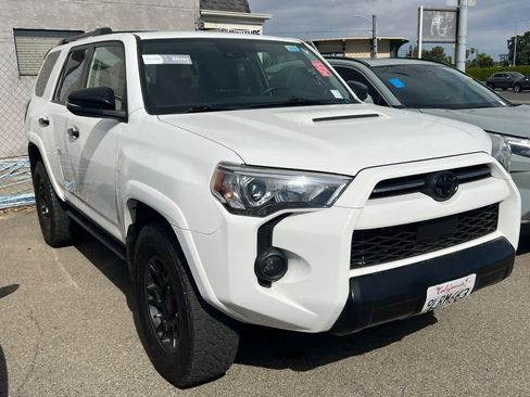 Certified 2021 Toyota 4Runner Venture w/ Moonroof Package AWD/4WD image 3