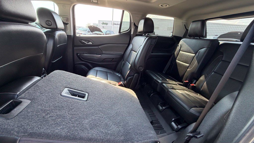 Used 2022 GMC Acadia SLT w/ Technology Package FWD image 12