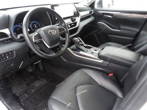 Used 2023 Toyota Highlander Platinum image 15