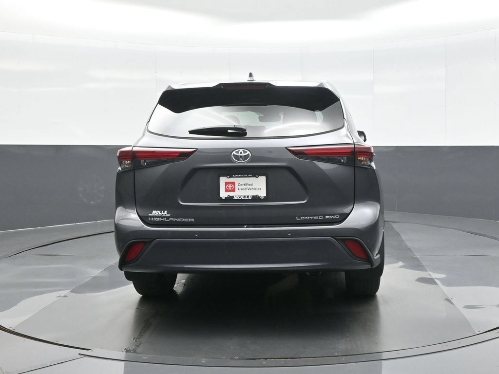 Certified 2024 Toyota Highlander Limited AWD/4WD image 6