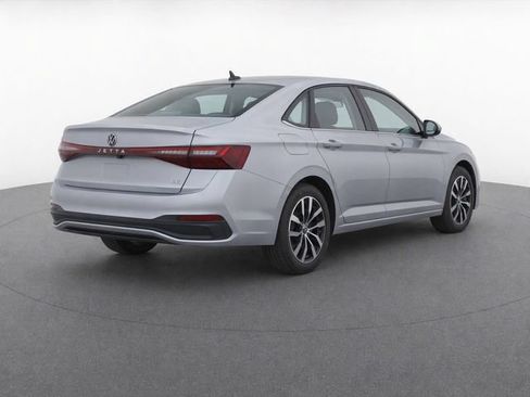 Used 2025 Volkswagen Jetta SE FWD image 3