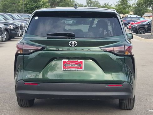 Certified 2026 Toyota Sienna LE FWD image 4