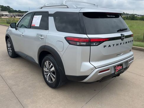 Used 2022 Nissan Pathfinder SL w/ SL Black Package FWD image 7