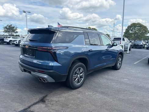 Used 2025 Chevrolet Traverse LT AWD/4WD image 3