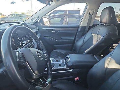 Certified 2021 Toyota Highlander Limited image 5