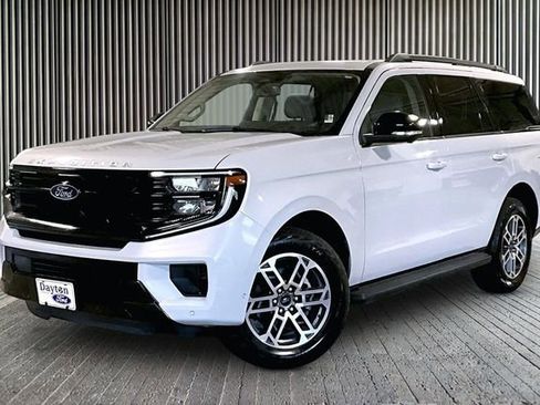 Used 2025 Ford Expedition Active AWD/4WD image 1