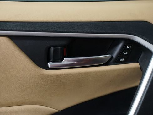 Certified 2022 Toyota RAV4 XLE Premium FWD image 31