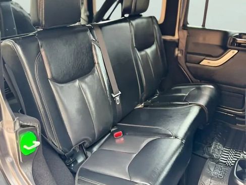 Used 2016 Jeep Wrangler Unlimited Rubicon w/ Connectivity Group AWD/4WD image 21