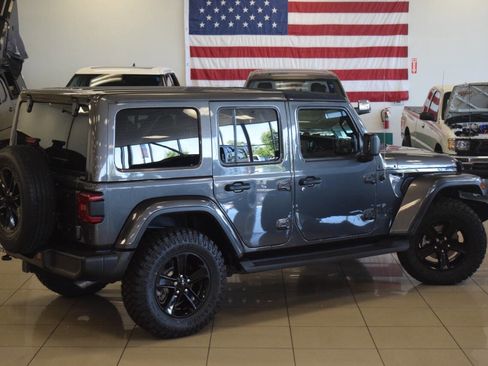 Used 2020 Jeep Wrangler Unlimited Sahara image 37