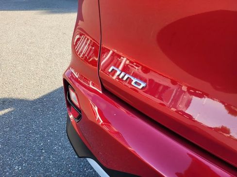 Used 2020 Kia Niro EX FWD image 6