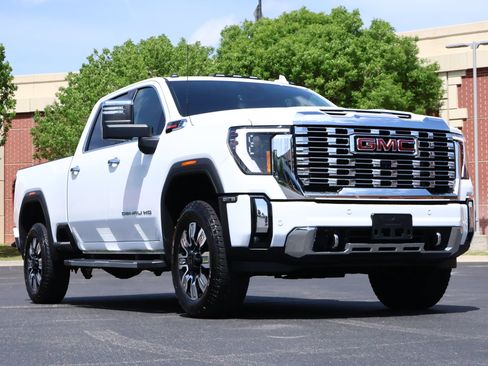 Used 2024 GMC Sierra 2500 Denali w/ Denali Reserve Package AWD/4WD image 1