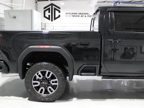 Used 2022 GMC Sierra 2500 AT4 w/ AT4 Premium Plus Package AWD/4WD image 14