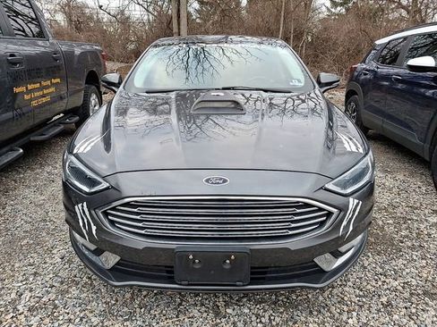 Used 2017 Ford Fusion SE w/ Fusion SE Technology Package image 2