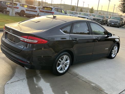 Used 2018 Ford Fusion SE image 10