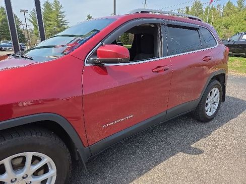 Used 2016 Jeep Cherokee Latitude w/ Cold Weather Group AWD/4WD image 29