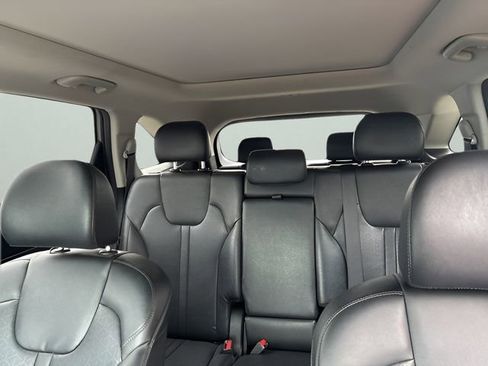 Used 2023 Kia Sorento S w/ Panoramic Sunroof Package image 9