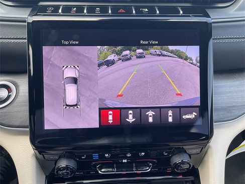 New 2025 Jeep Grand Cherokee Limited w/ Luxury Tech Group II image 4