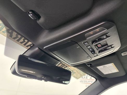 Used 2025 Toyota Highlander XSE AWD/4WD image 21