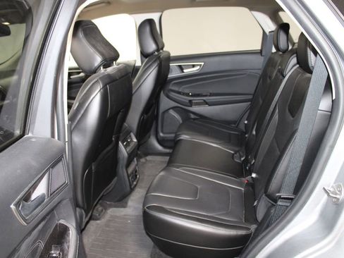 Used 2020 Ford Edge Titanium FWD image 18