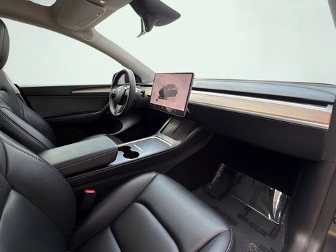 Used 2024 Tesla Model Y Long Range RWD image 44