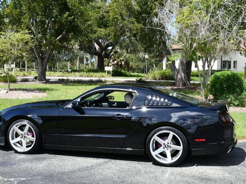 Used 2013 Ford Mustang GT Premium w/ GT Track Pkg RWD image 4