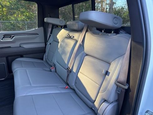 Used 2023 GMC Sierra 1500 SLT image 27