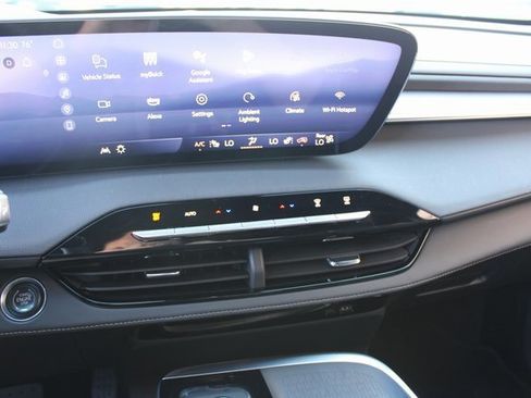 Used 2025 Buick Enclave Sport Touring image 7