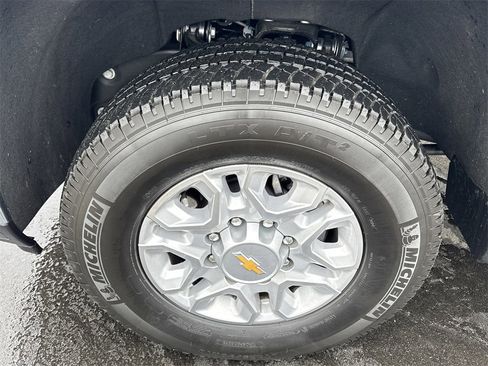 Used 2025 Chevrolet Silverado 2500 LT w/ Convenience Package image 12