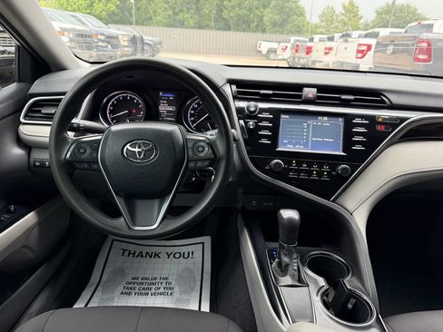 Used 2018 Toyota Camry FWD image 21