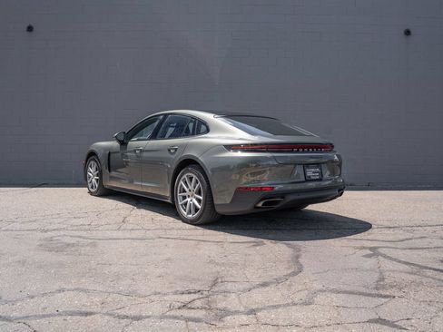 Used 2025 Porsche Panamera RWD image 3