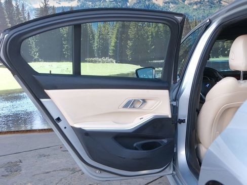 Used 2019 BMW 330i Sedan w/ Driving Assistance Package image 39